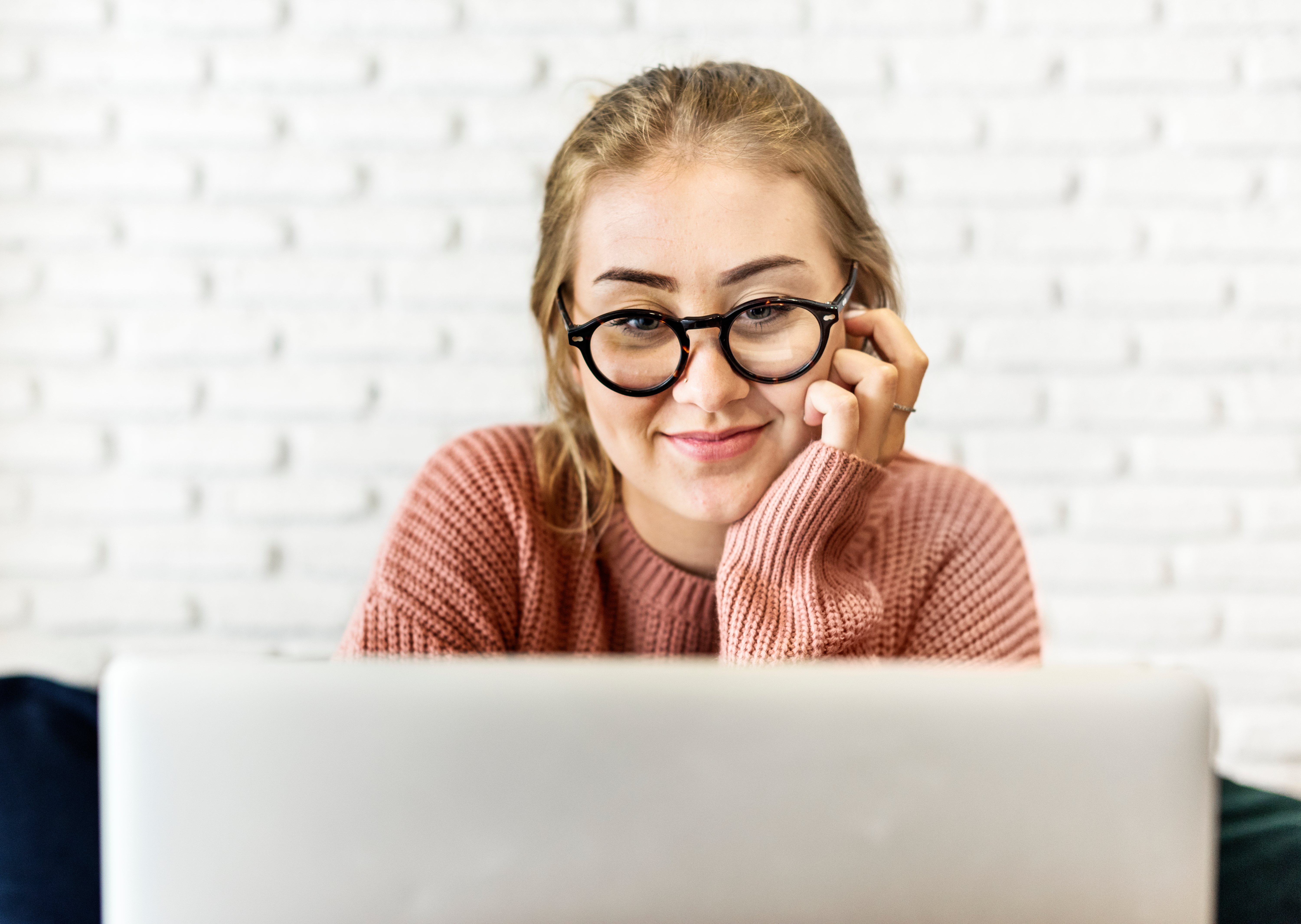 cheerful-young-woman-using-laptop-P7B3EJK