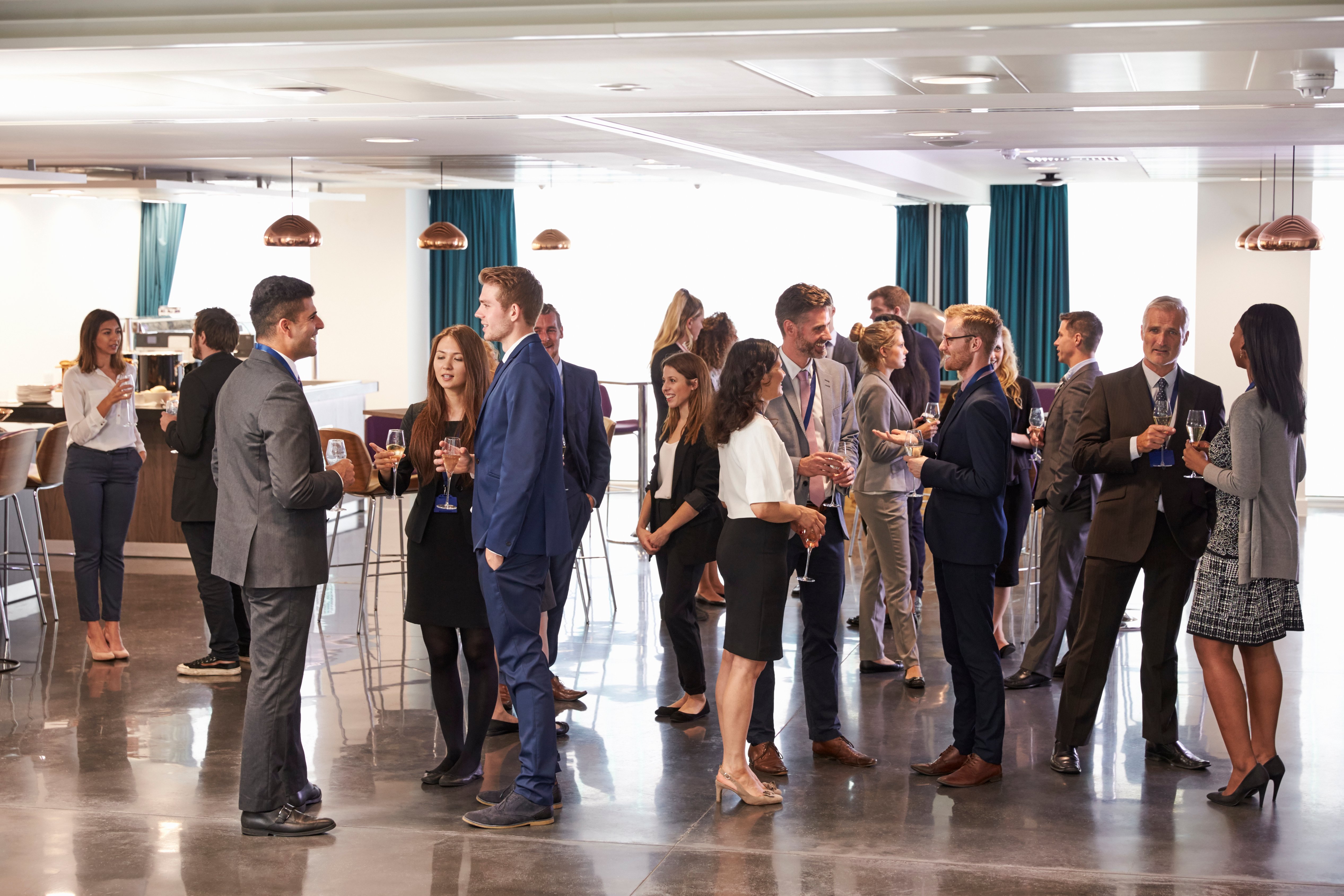 delegates-networking-at-conference-drinks-PJX2DZ7