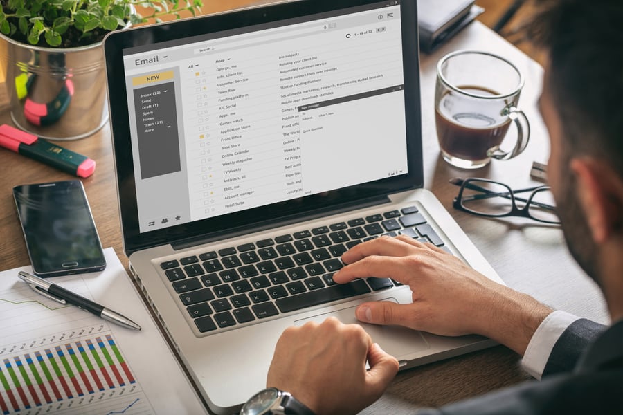 emails-list-on-a-laptop-screen-office-background-2021-08-26-16-34-04-utc