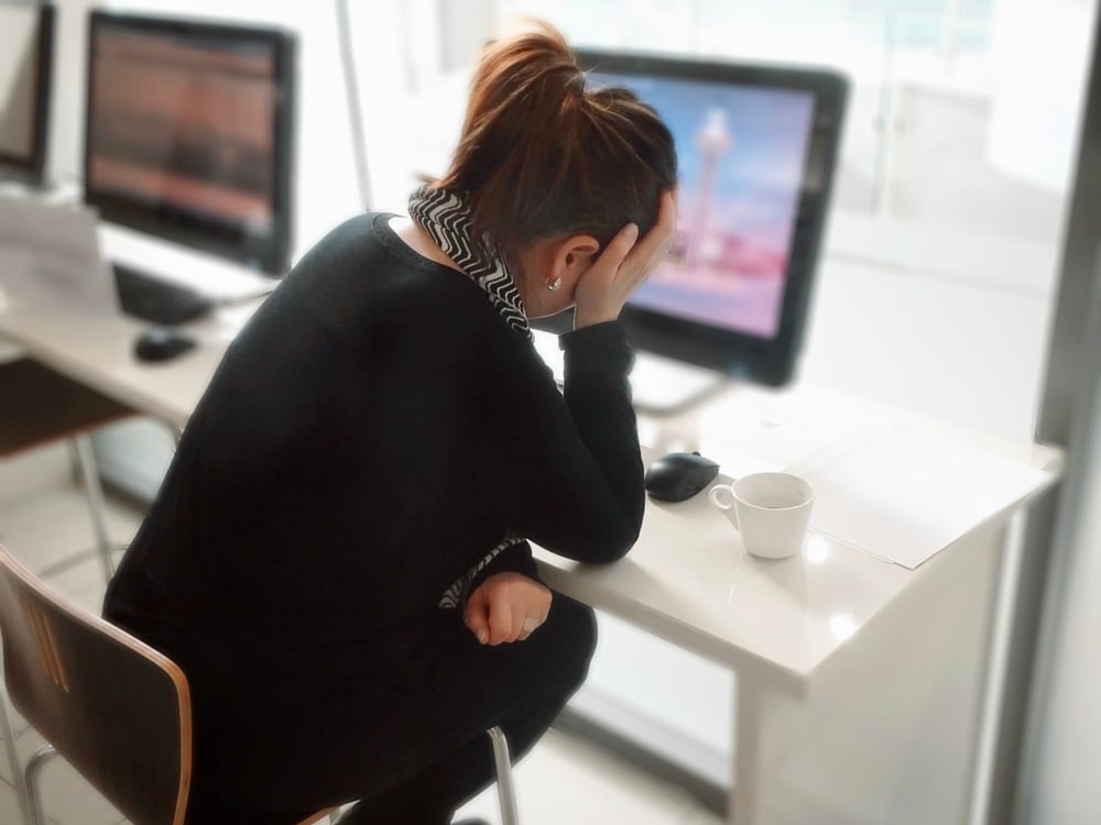 emotions-stress-professional-business-woman-feeling-stressed-at-her-work-desk-in-front-of-computer_t20_JzW969