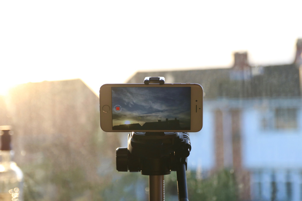filming-a-time-lapse-video-on-an-iphone_t20_pYP4ZY