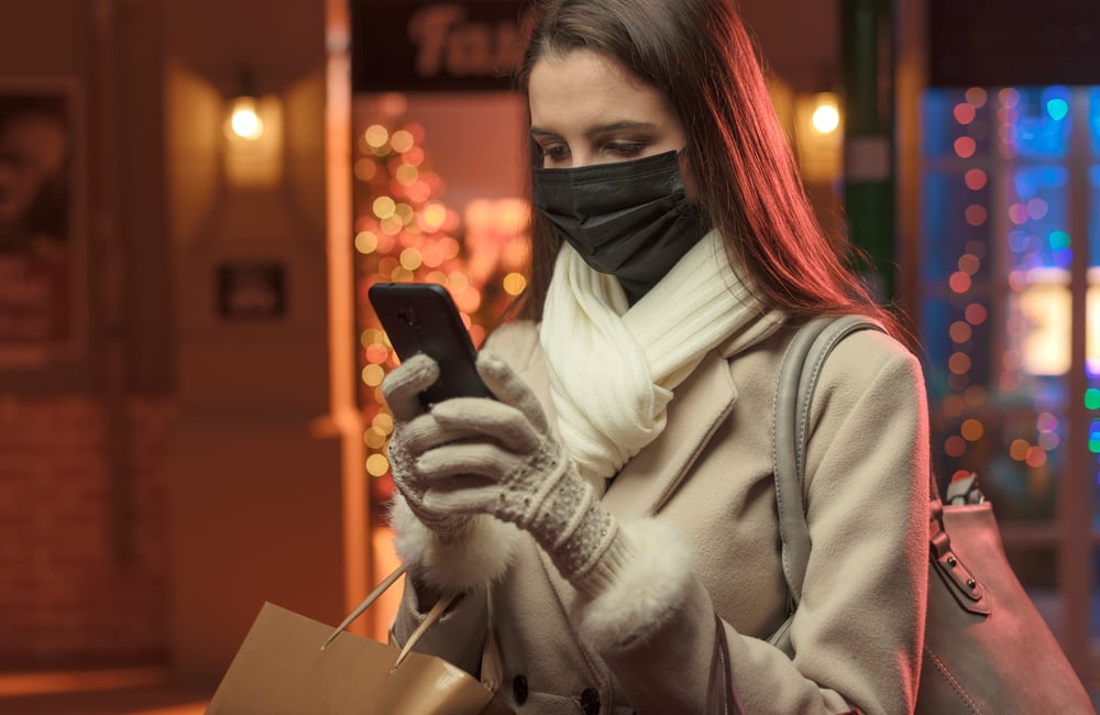woman-doing-christmas-shopping-and-wearing-a-prote-8MN8Z8K